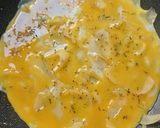 Foto langkah ke 2 dari resep Cheesy Potato Egg.