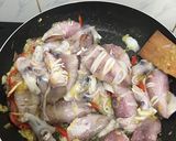 Foto langkah ke 2 dari resep Oseng cumi mentega.