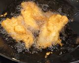 Foto langkah ke 2 dari resep Fish and Chips With Tartar Sauce.