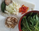 Foto langkah ke 1 dari resep Tumisan Ayam Sawi.