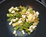 Une image de l'étape 4 de Haricots plats et tofu laqué.