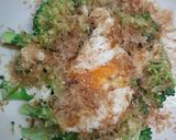 รูปขั้นตอนการทำที่ 2 ของ Broccoili&Boiled Egg Mayo-Katsuo Dressing สลัดบร็อคโคลี่และไข่ต้ม ซอสมาโย