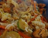 Foto del paso 3 de la receta: Repollo, zanahoria y pollo