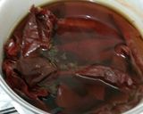 Foto del paso 2 de la receta Pollo al guajillo para niños
