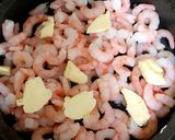 A picture of step 2 of My Garlic, Italian flavoured Prawn Salad.