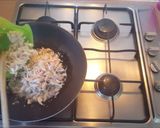 Foto langkah ke 11 dari resep Lumpia Komplit dengan Saus.