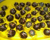 Foto langkah ke 4 dari resep Bola Bola Cokelat.