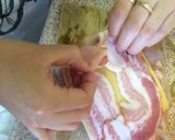 Hình bước làm 2 của món Gà cuốn phomai