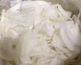 Foto del paso 2 de la receta: Cebolla caramelizada sin azúcar