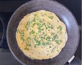 A picture of step 3 of Omelet wrap with salmon and arugula 💛.