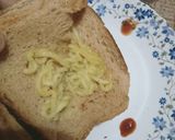 A picture of step 4 of Noodles toast.