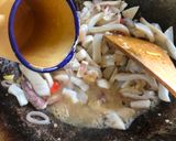 Gambar langkah 4 resipi Sotong masak halia.