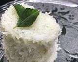 A picture of step 4 of Simply rice with karhi leaves.