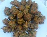 A picture of step 3 of Spinach potato onion pakora.