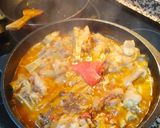 Foto del paso 5 de la receta: Manitas de cerdo con tomate