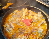 Foto del paso 5 de la receta: Manitas de cerdo con tomate