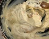 Foto del paso 3 de la receta: Dip de queso crema con uchuvas y almendras