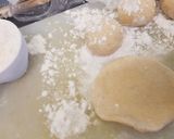 A picture of step 3 of Mini pan pizzas.