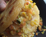 Foto del paso 3 de la receta: Arepa rellena de calabacín y aguacate🥑🍘🥗