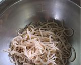 A picture of step 1 of Chinese Chicken Noodle Salad 鸡丝凉拌面.
