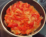 Foto del paso 3 de la receta: Coca de Verduras con Salchichas frescas