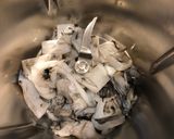 Foto del paso 6 de la receta: Croquetas de gambas, choco y tinta de calamar con ajetes en Thermomix TM5