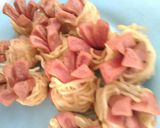 Foto langkah ke 4 dari resep Sosis gulung mi.