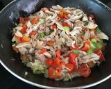 Foto del paso 2 de la receta: Empanada gallega de pollo