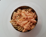 Foto del paso 3 de la receta: Ensalada con pasta y atún en salsa rosa