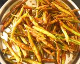 A picture of step 2 of Crispy Cluster beans.