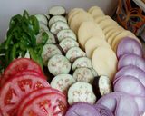Foto langkah ke 4 dari resep Maqluba/ Maqlooba/Maklubah Chicken.