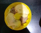 A picture of step 6 of Marbal muffins.