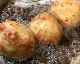 A picture of step 6 of Stuffed Potato bombs.