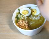 Foto langkah ke 7 dari resep Bubur Ayam Kuah Kuning.