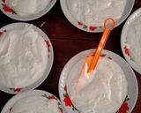 Foto langkah ke 4 dari resep Rainbow Roll Cake.