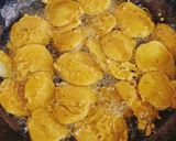A picture of step 6 of ٹکیاں پکوڑے 😍😋🤩.