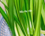 Hình bước làm 1 của món Xôi lá dứa đùi gà chiên