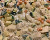 Foto del passaggio 4 della ricetta Pollo Thai al curry e latte di cocco