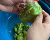 Foto del paso 4 de la receta: Chiles de agua rellenos de quesillo