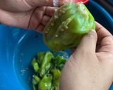Foto del paso 4 de la receta: Chiles de agua rellenos de quesillo