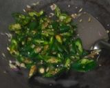 Foto langkah ke 5 dari resep Telur Ceplok Cabe Hijau.