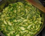 Foto del paso 2 de la receta: Zapallitos salteados con huevo