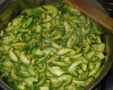 Foto del paso 2 de la receta: Zapallitos salteados con huevo