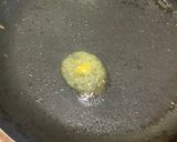 A picture of step 3 of Aloo mayo sandwich.