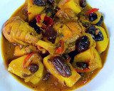 Foto del paso 7 de la receta: Pollo estofado a la moruna con patatas y pasas