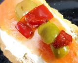 Foto del paso 2 de la receta: Bruschetta de salmón rosado