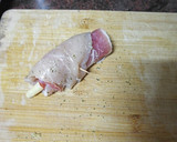 Foto del paso 2 de la receta: Rollitos de pechuga rellena de jamón serrano y espárrago blanco