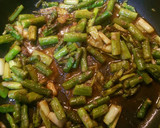 Foto del paso 4 de la receta: Espárragos verdes y ajetes tiernos al estilo esparragado