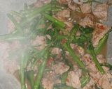 รูปขั้นตอนการทำที่ 4 ของ ผัดผักบุ้งหมูชิ้น คีโต
