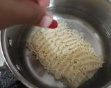 A picture of step 1 of Easy chinese maggi bhel!!.